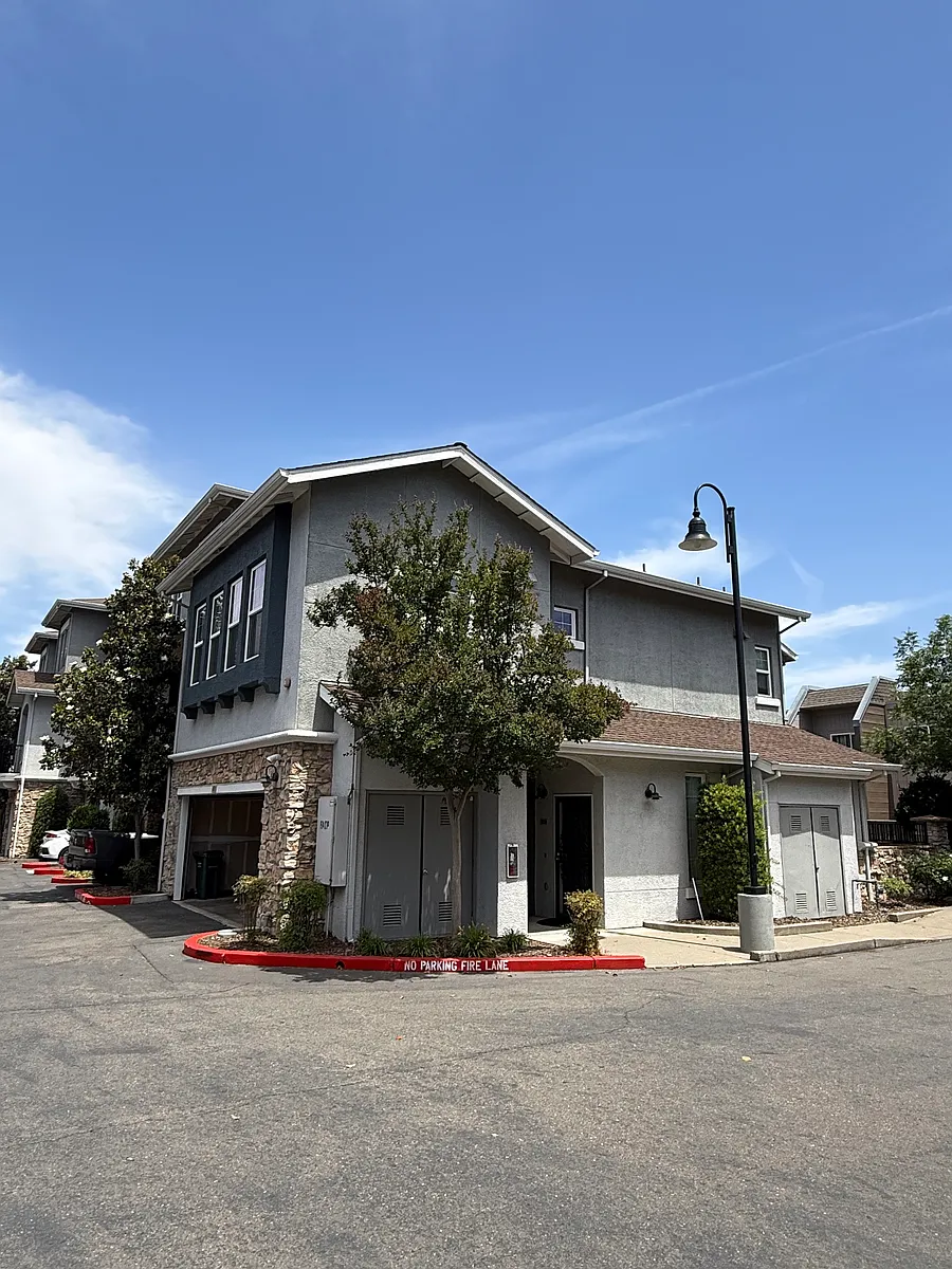 Building Photo - 5132 El Camino Ave #208