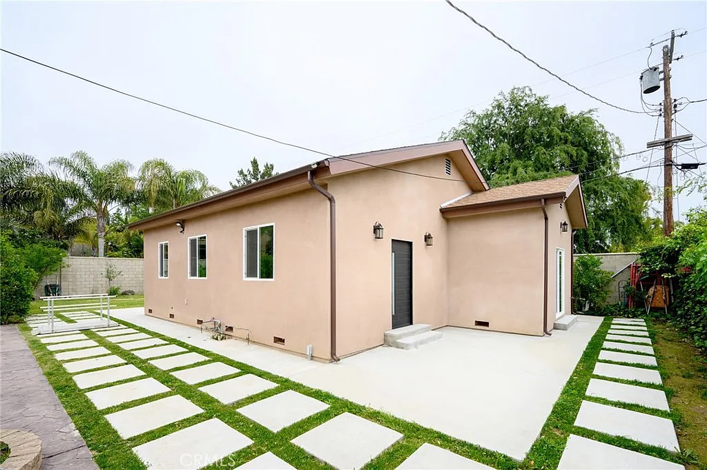 2 bed, 2.5 bath, 1200 sqft, $3,100 — Photo 1