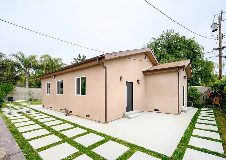 8806 Enfield Ave