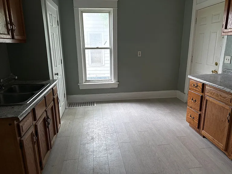 2344 N Peoria Rd — Photo 5