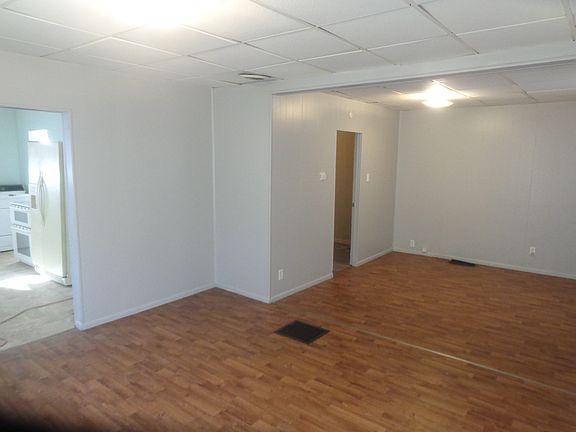 1142 N Tibbs living room