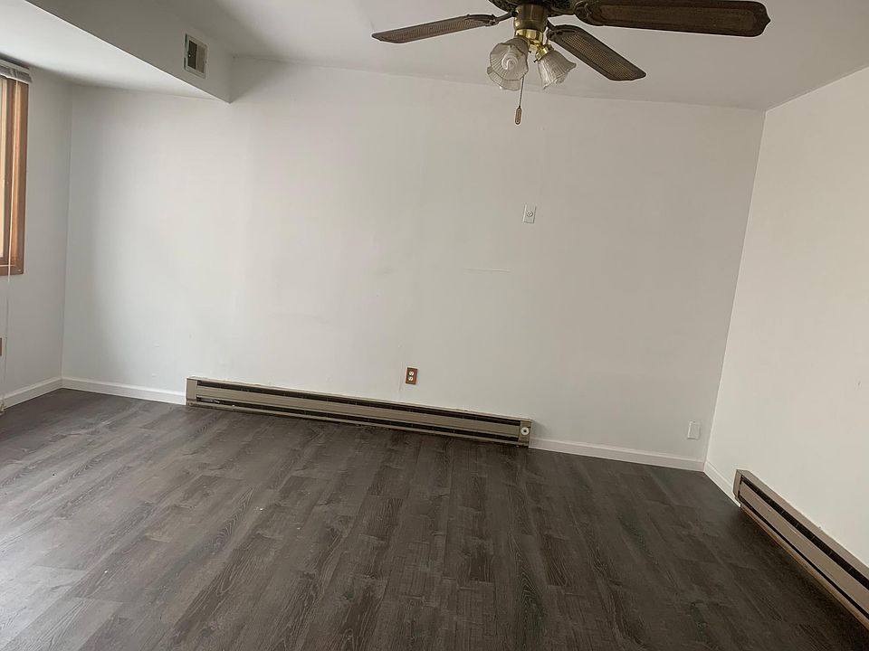 1st image of 381 Barlow Ave Floor 1