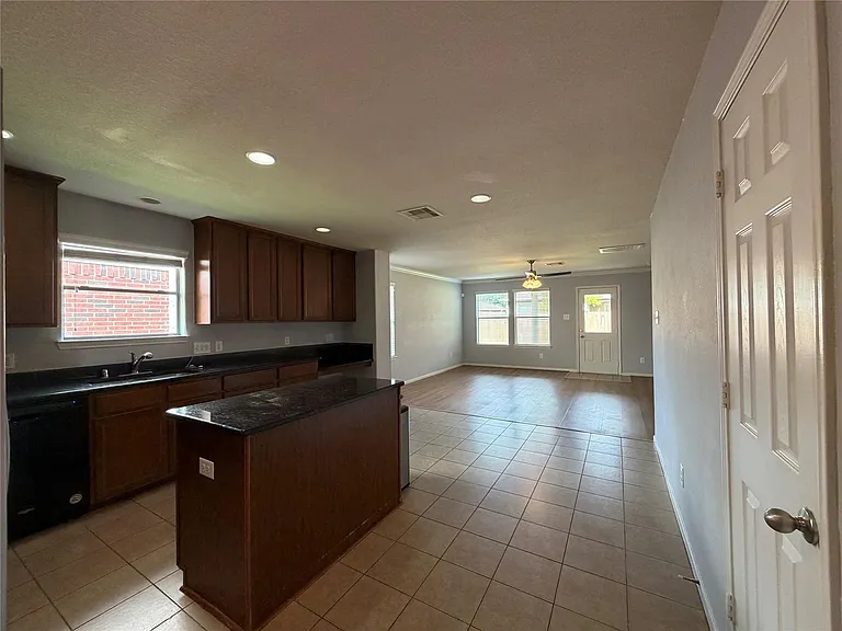 8023 Clover Leaf Dr — Photo 12