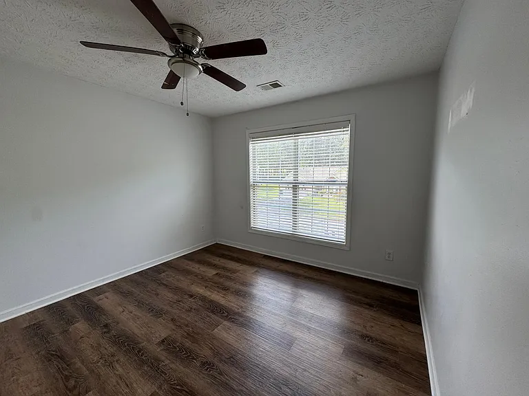 340 Circle Rd — Photo 3
