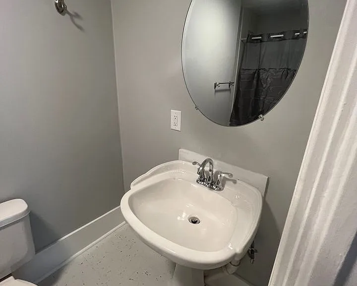541 Lincoln Ave NW — Photo 4