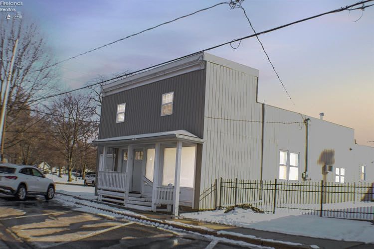 1st image of 17 E Main St