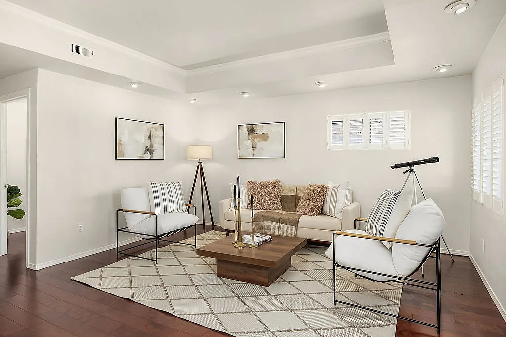 2 bed, 984 sqft, $3,200 — Photo 2