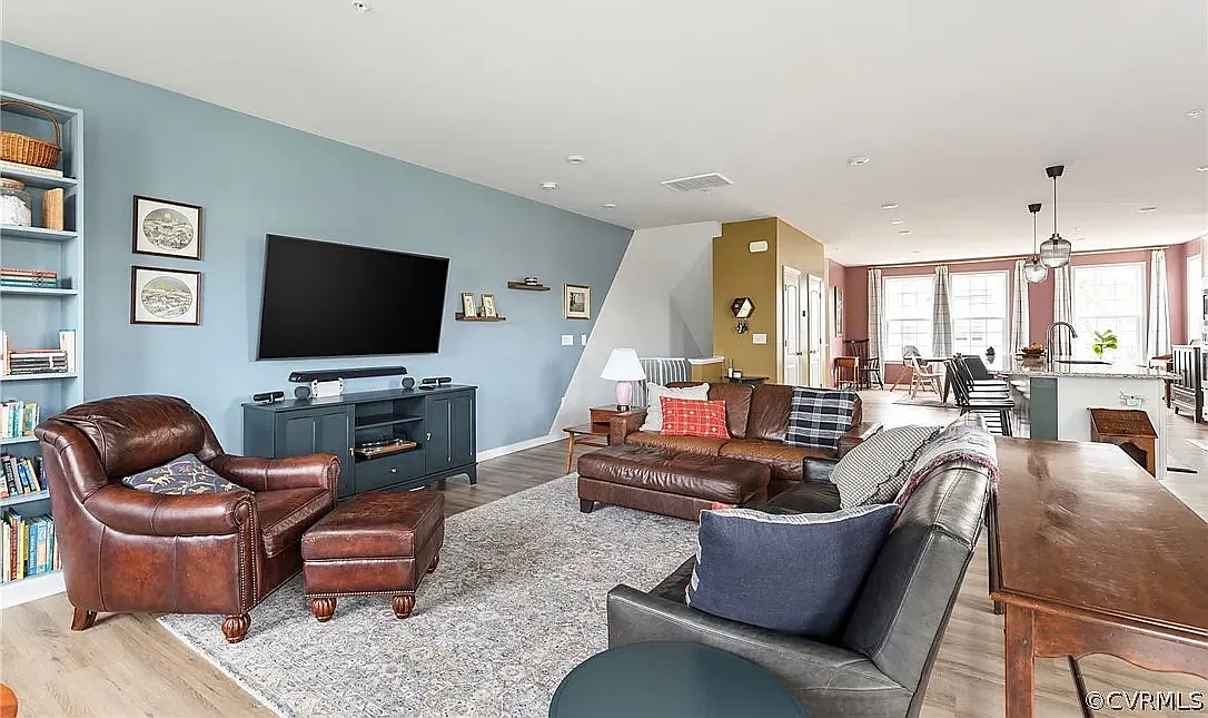 3 bed, 2.5 bath, 2475 sqft, $2,450 — Photo 1