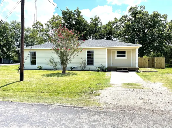230 E New York St, Brazoria, TX 77422