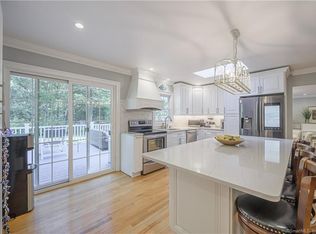 25 Acorn Hill Rd, Woodbridge, CT 06525