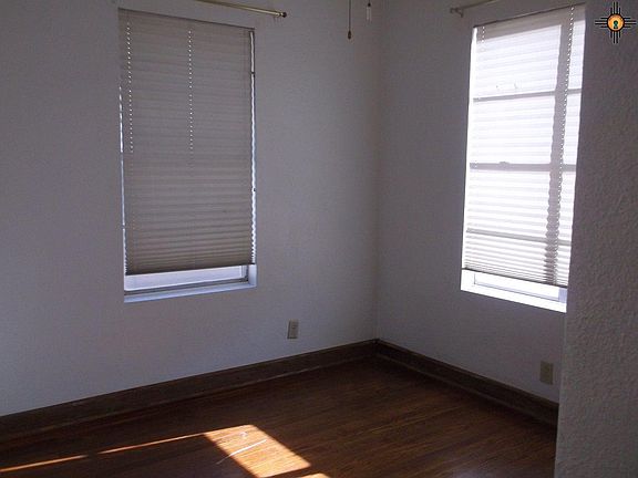 3rd image of 306 N Mesquite St