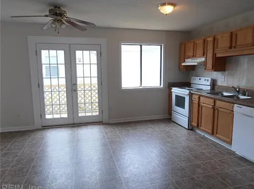 3640 Robin Hood - 1 — Photo 2