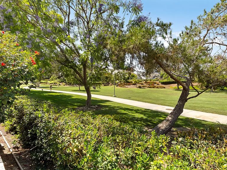 18 Meadowood — Photo 45