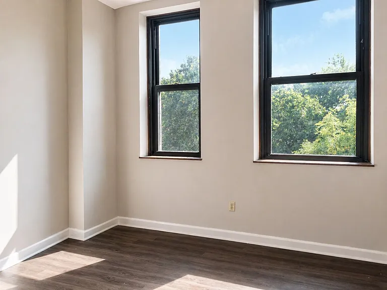 233 Ridgewood Ave — Photo 10
