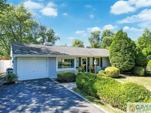 5 Savage Rd, Kendall Park, NJ 08824