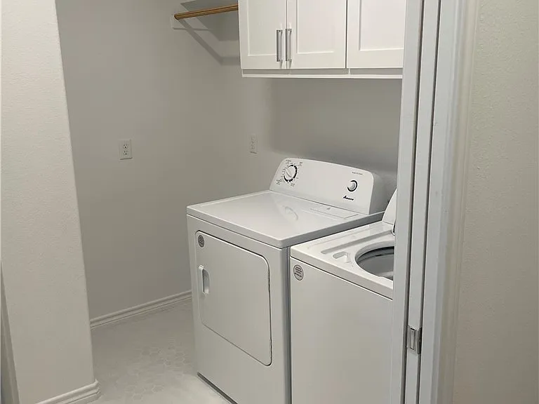 2915 Bombay Ct — Photo 3