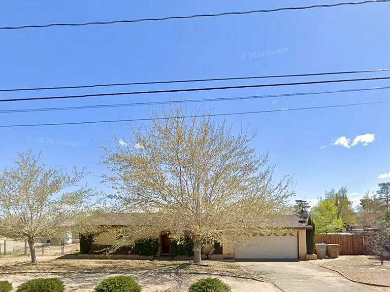 Lincoln Ave — Photo 1