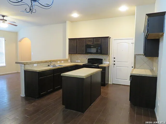 554 Creekside Cir — Photo 5