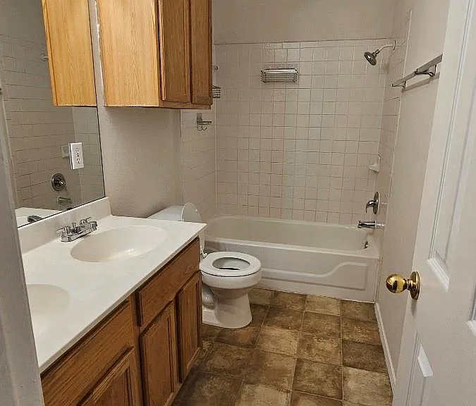 14902 Snelling Dr — Photo 11