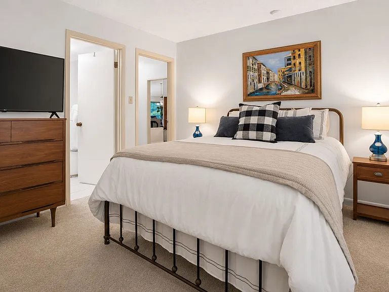 30 Village Green Cir — Photo 13