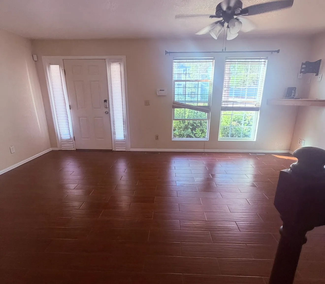 3 bed, 2.5 bath, 2000 sqft, $2,576 — Photo 3