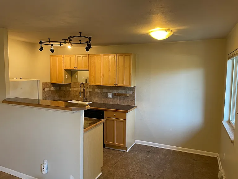 880 Alpine Ave — Photo 3