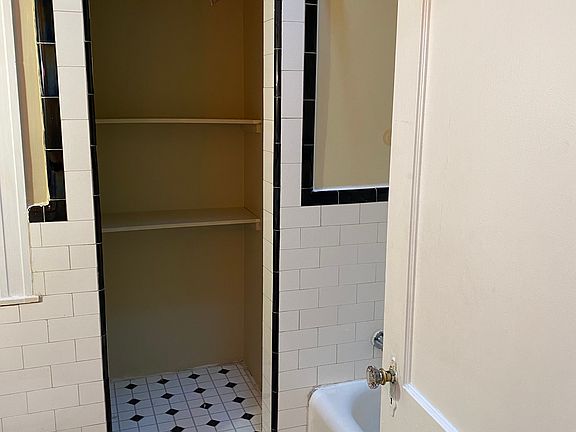3rd image of 4127 Dungan St Floor 2