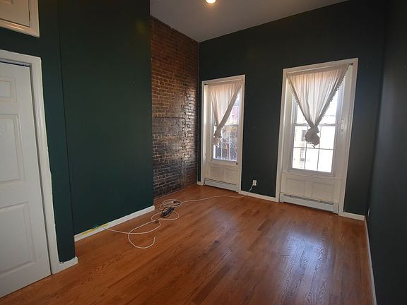2nd image of 724 Metropolitan Ave #6