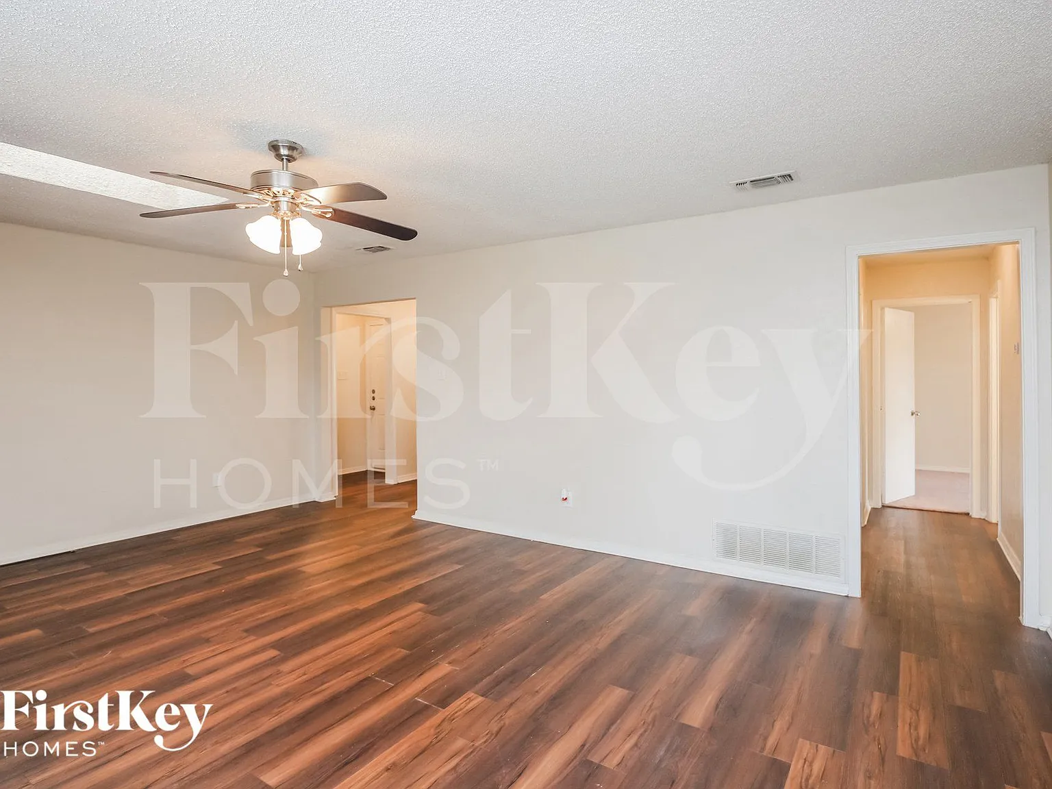 3 bed, 2.0 bath, 1423 sqft, $2,180 — Photo 2