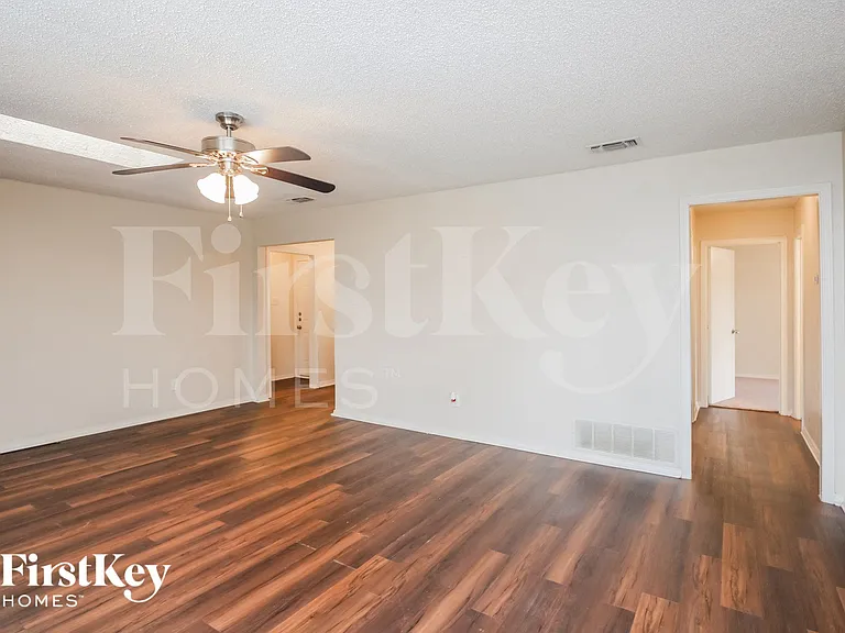 8513 Crestview Dr — Photo 2