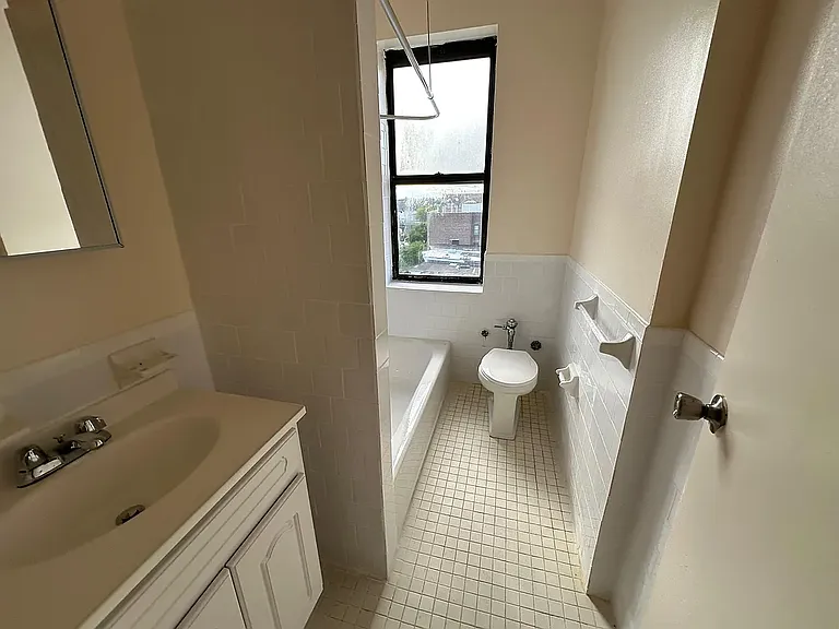 4364 Byron Ave #4E — Photo 4
