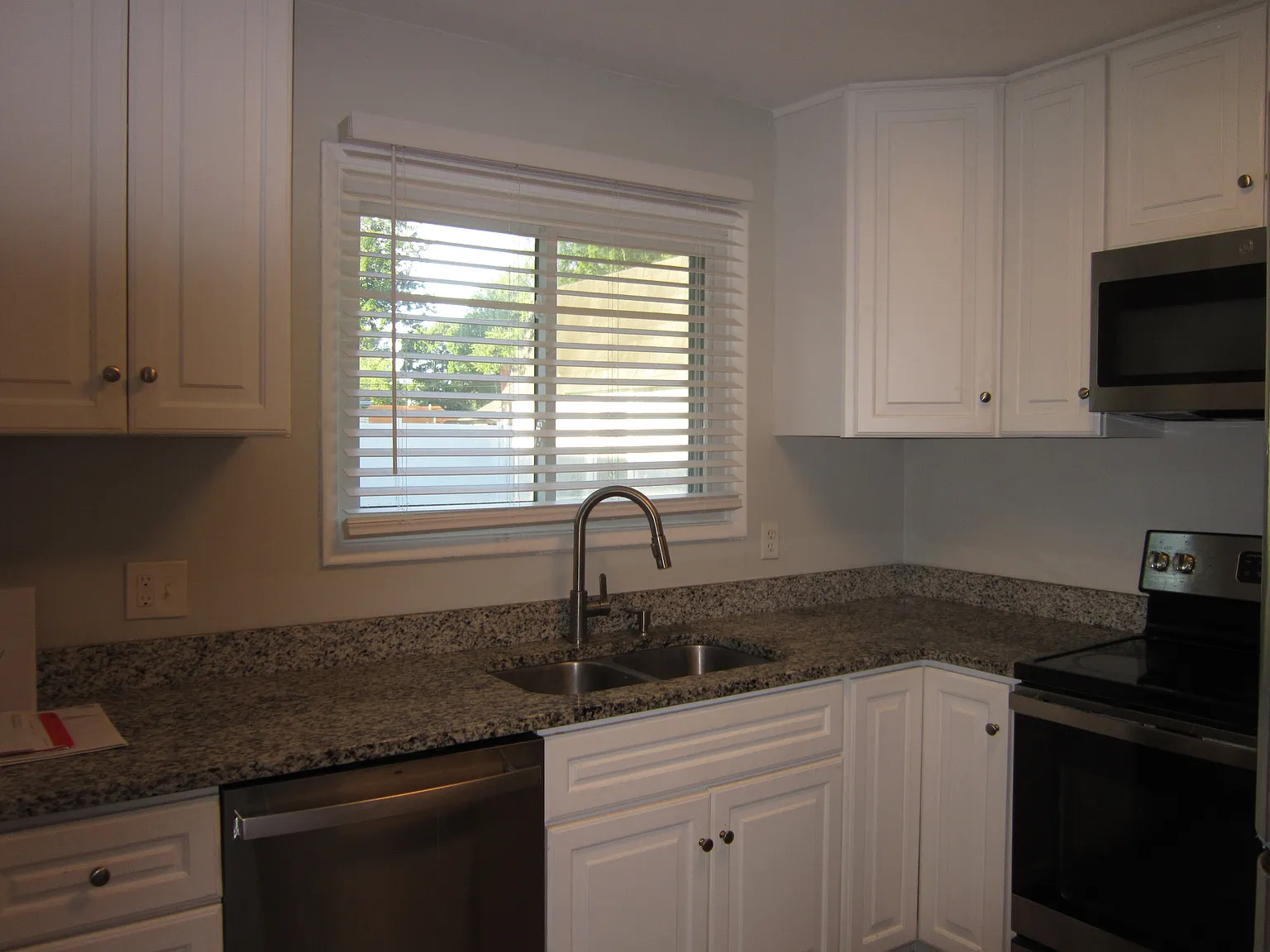 4 bed, 1700 sqft, $2,200 — Photo 2