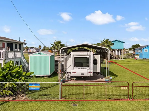 1061 East Rd, Crystal Beach, TX 77650