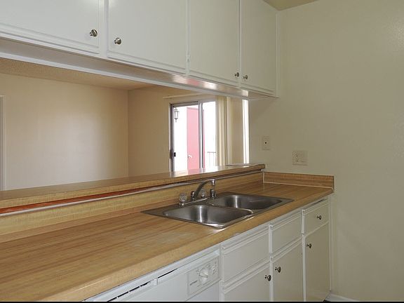 2nd image of 1821 E 6th St APT 10