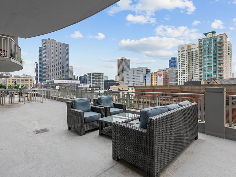 600 N Dearborn St #1505 — Photo 20