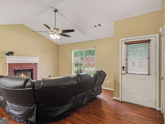 3rd image of 1712 Graystone Dr