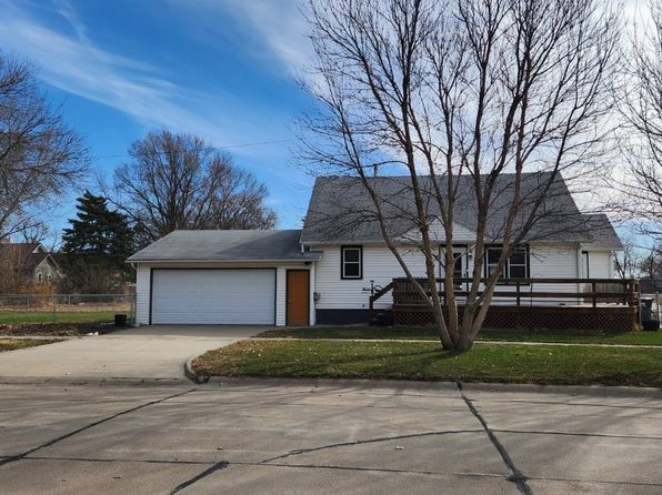 202 6th St, Saint Paul, NE 68873