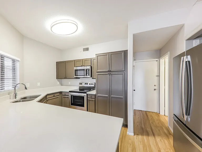 21808 N 40th Pl — Photo 9