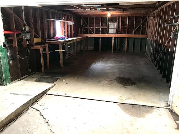 3rd image of 514 9th St SE