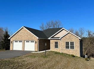 1744 Carrera Dr, Chambersburg, PA 17202