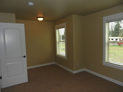 5th image of 9716 NE 75th St