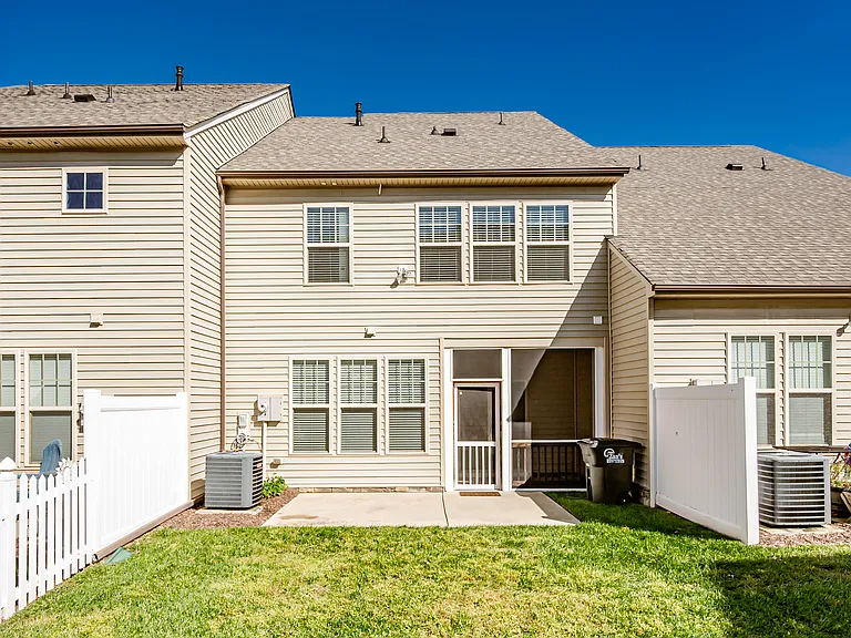 8023 Ellendale Dr — Photo 22