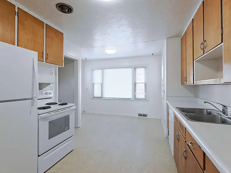 940 S 48th St — Photo 7