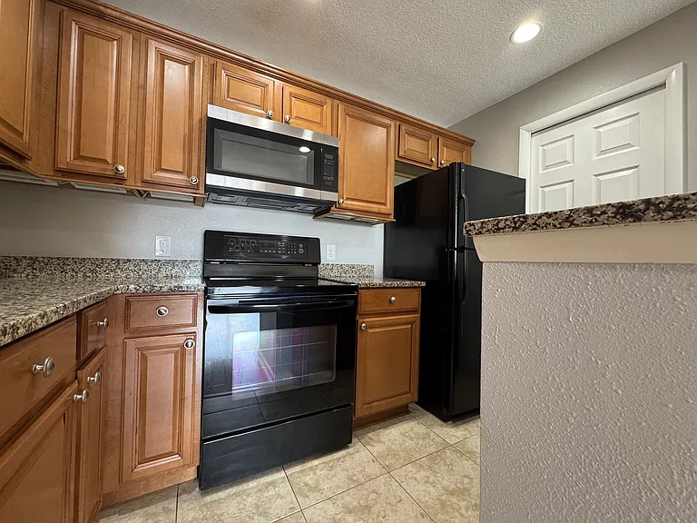 390 Lake Placid Ct #303 — Photo 19