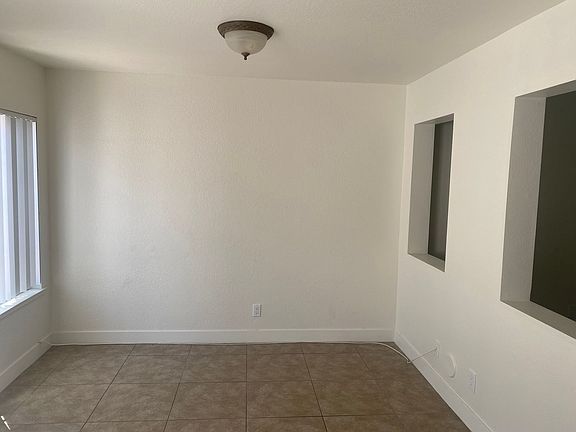 4th image of 390 Jeremiah Dr Unit D