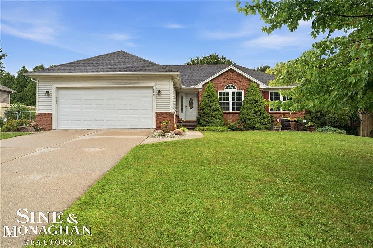 1580 S Delano St, Saint Clair, MI 48079