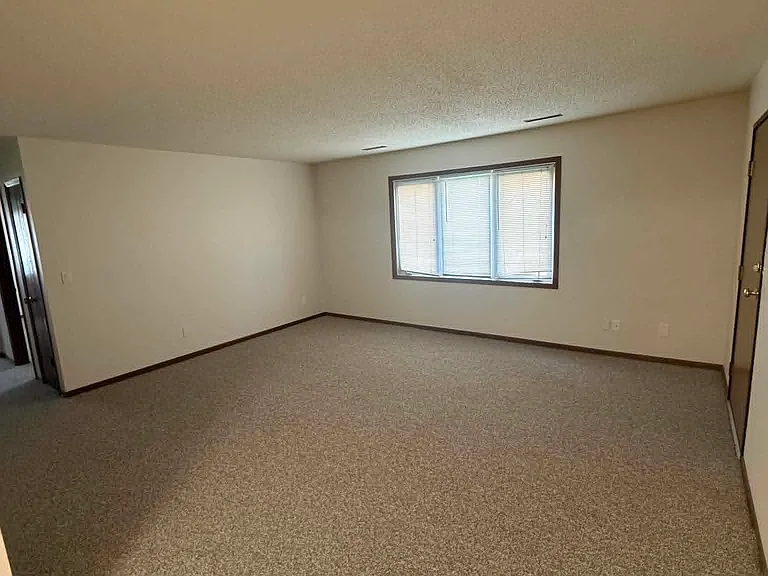 340 S Yorktown Pike — Photo 2