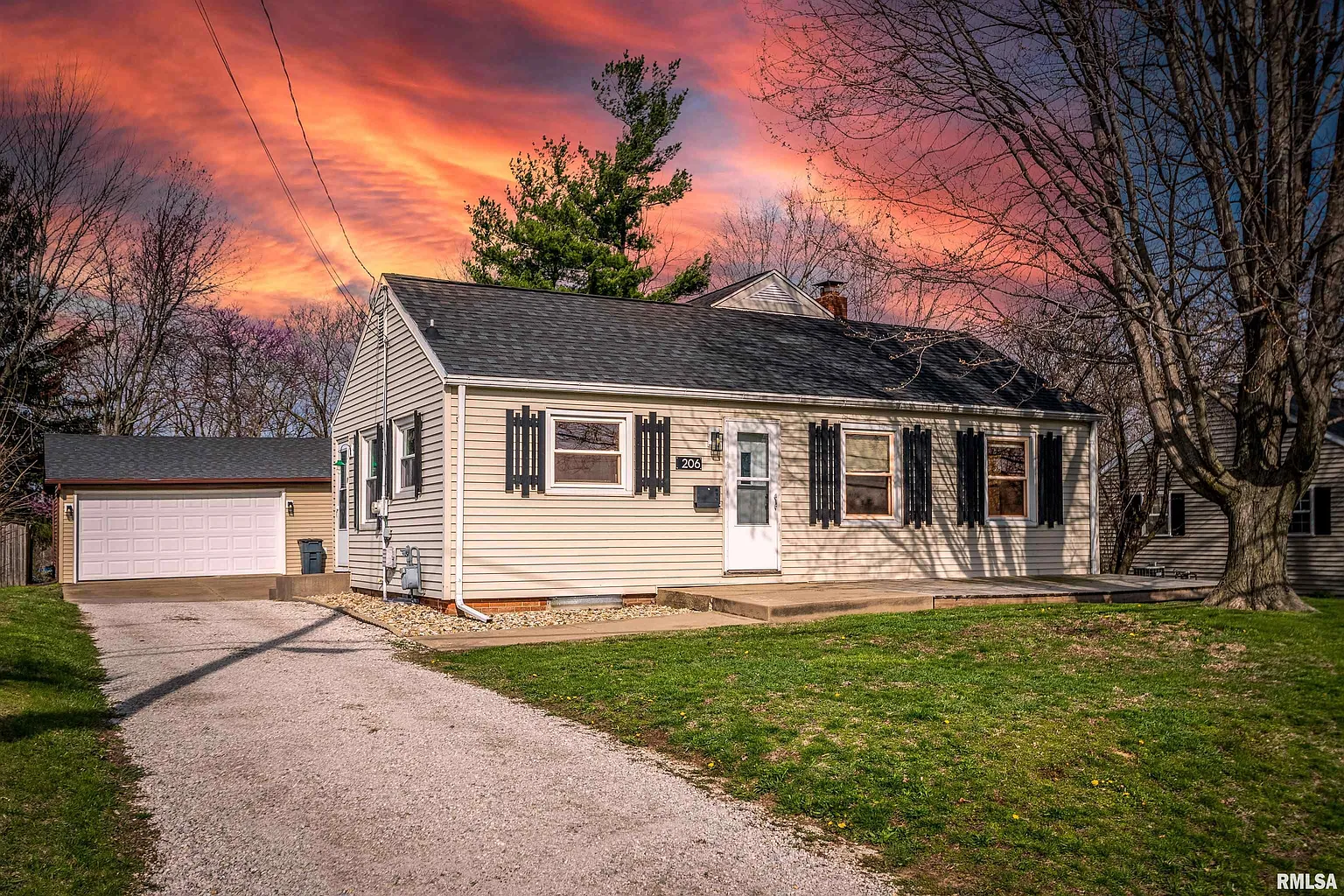 206 S Walnut St photo 1