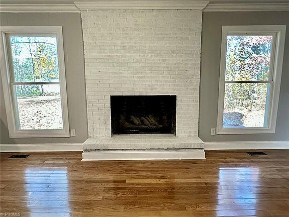 5th image of 922 Dogwood Ln