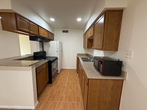 3rd image of 512 Calcaterra Cir #A